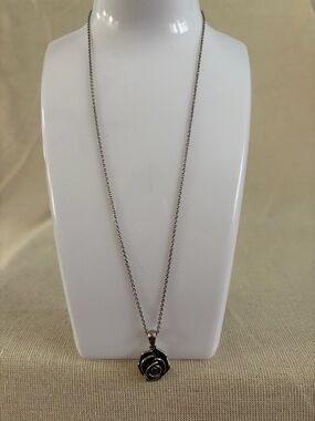 Silver-toned  Rose Pendant Necklace - Silver